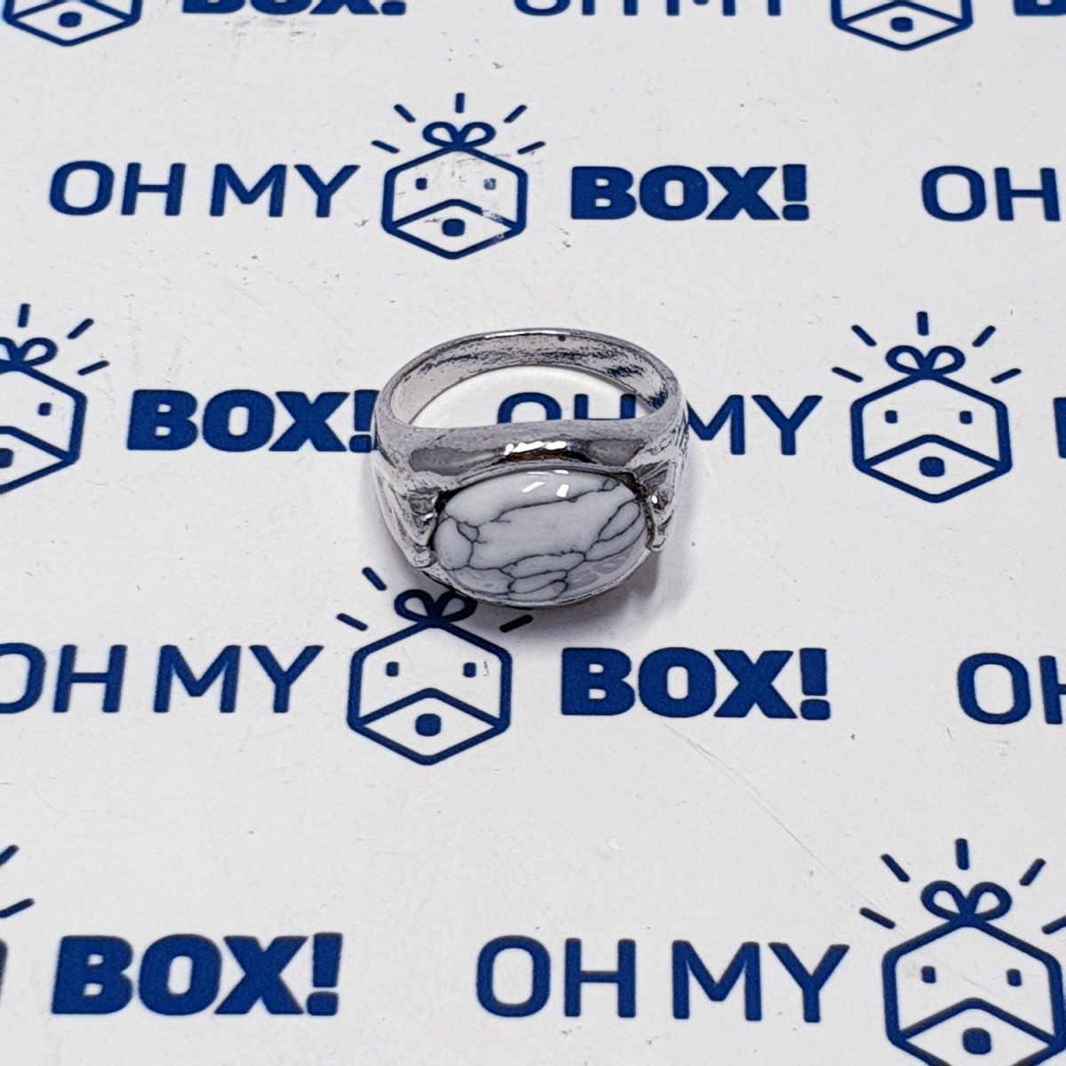 Unisex ring with stone - White