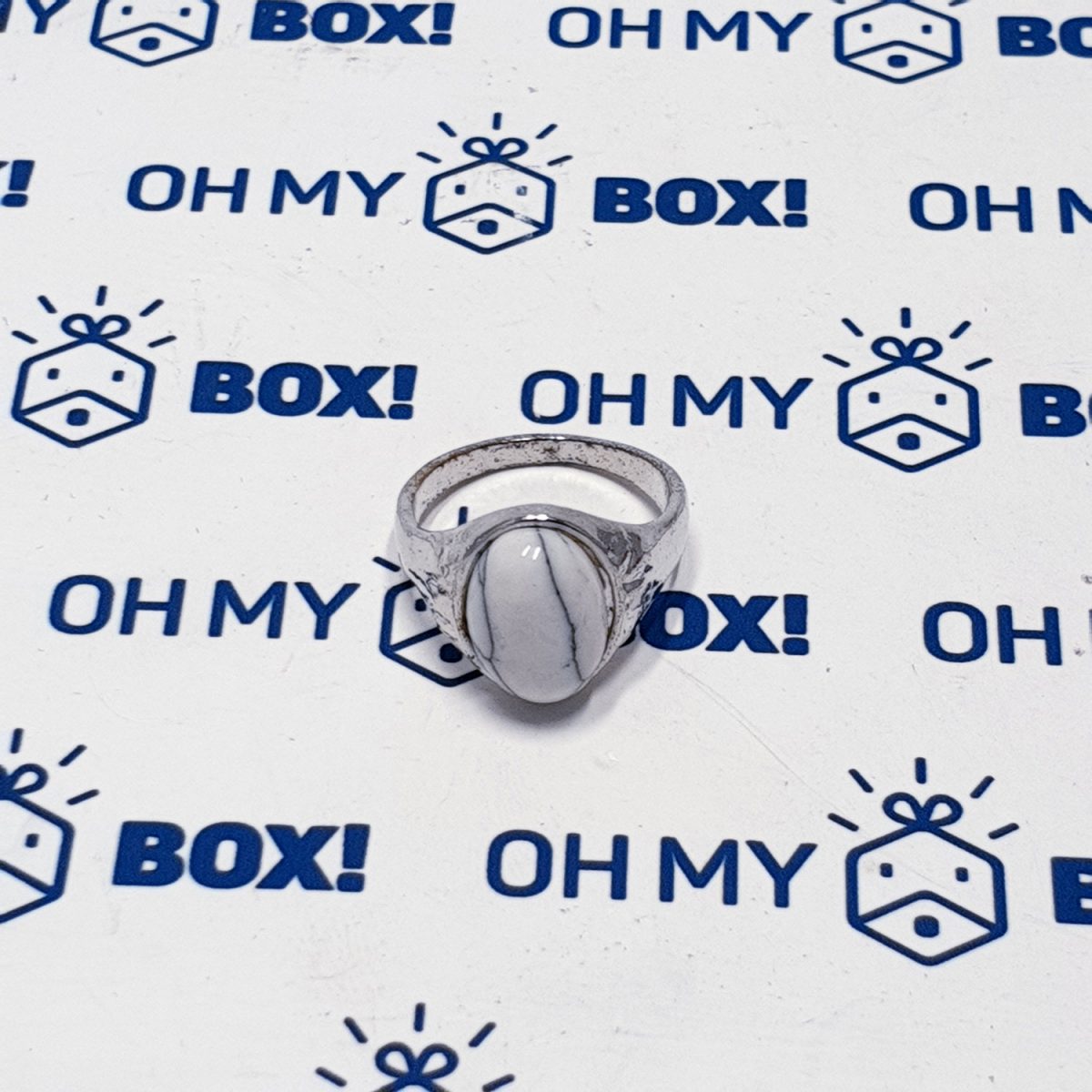 Unisex ring with stone - White