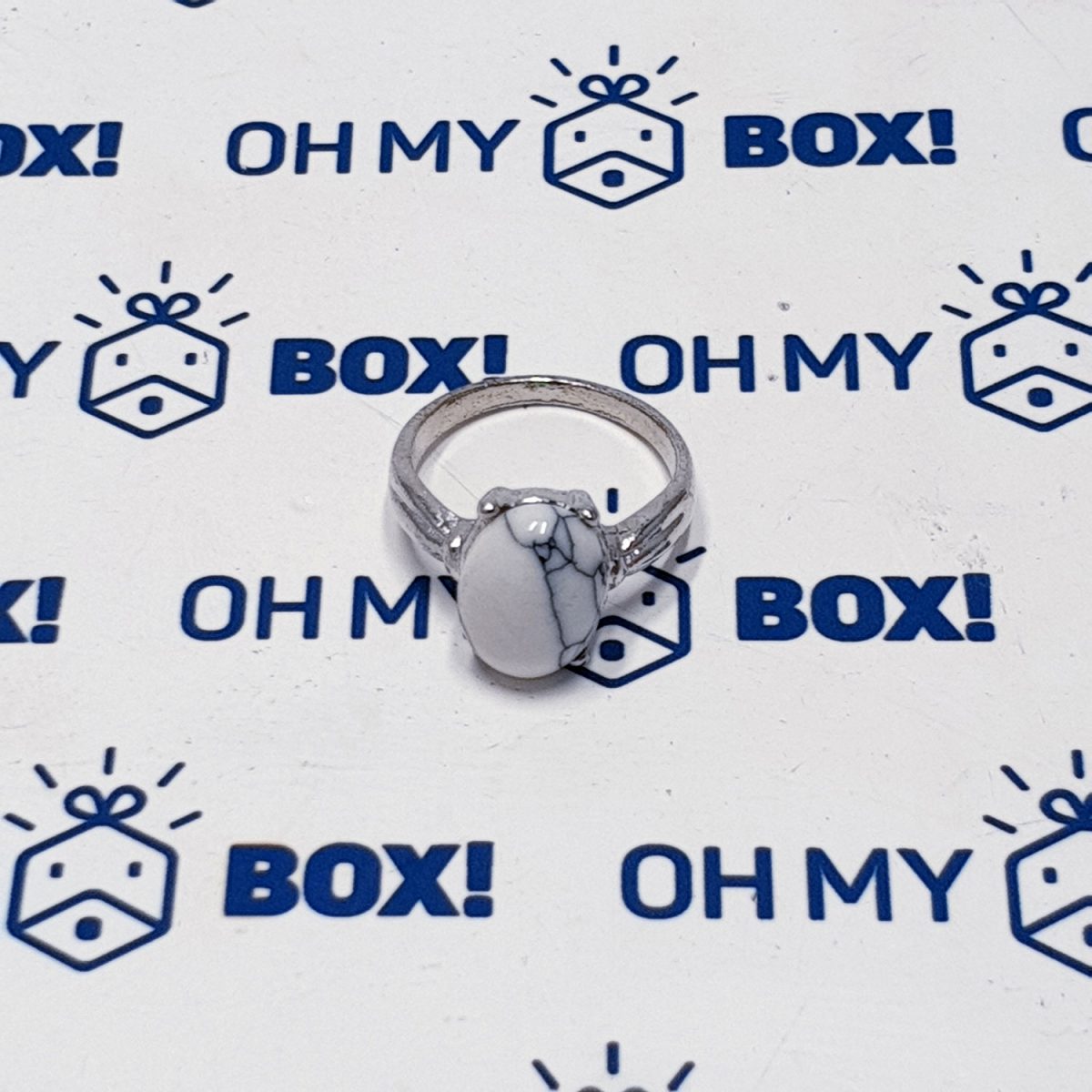 Unisex ring with stone - White