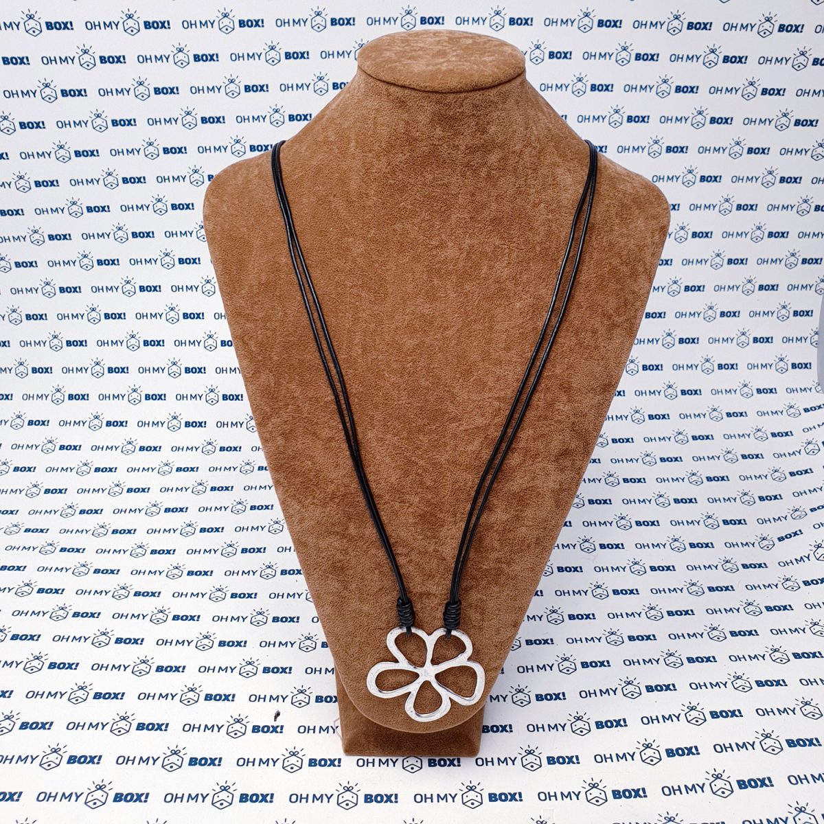 Long Leather necklace with pendant - Flower