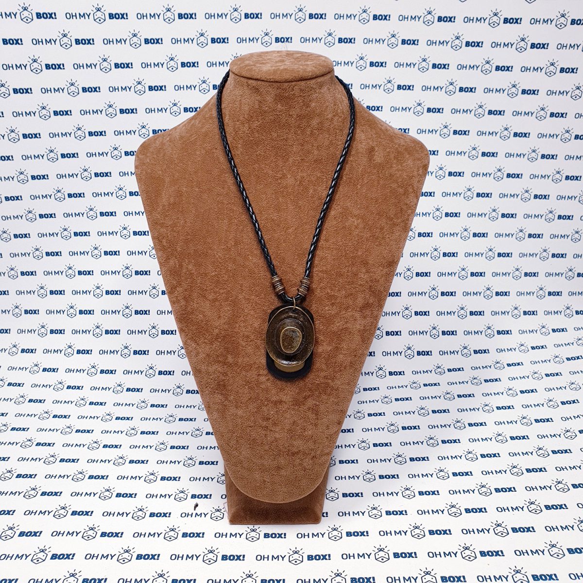 Braided leather string necklace with pendant and military dog tag - Hat