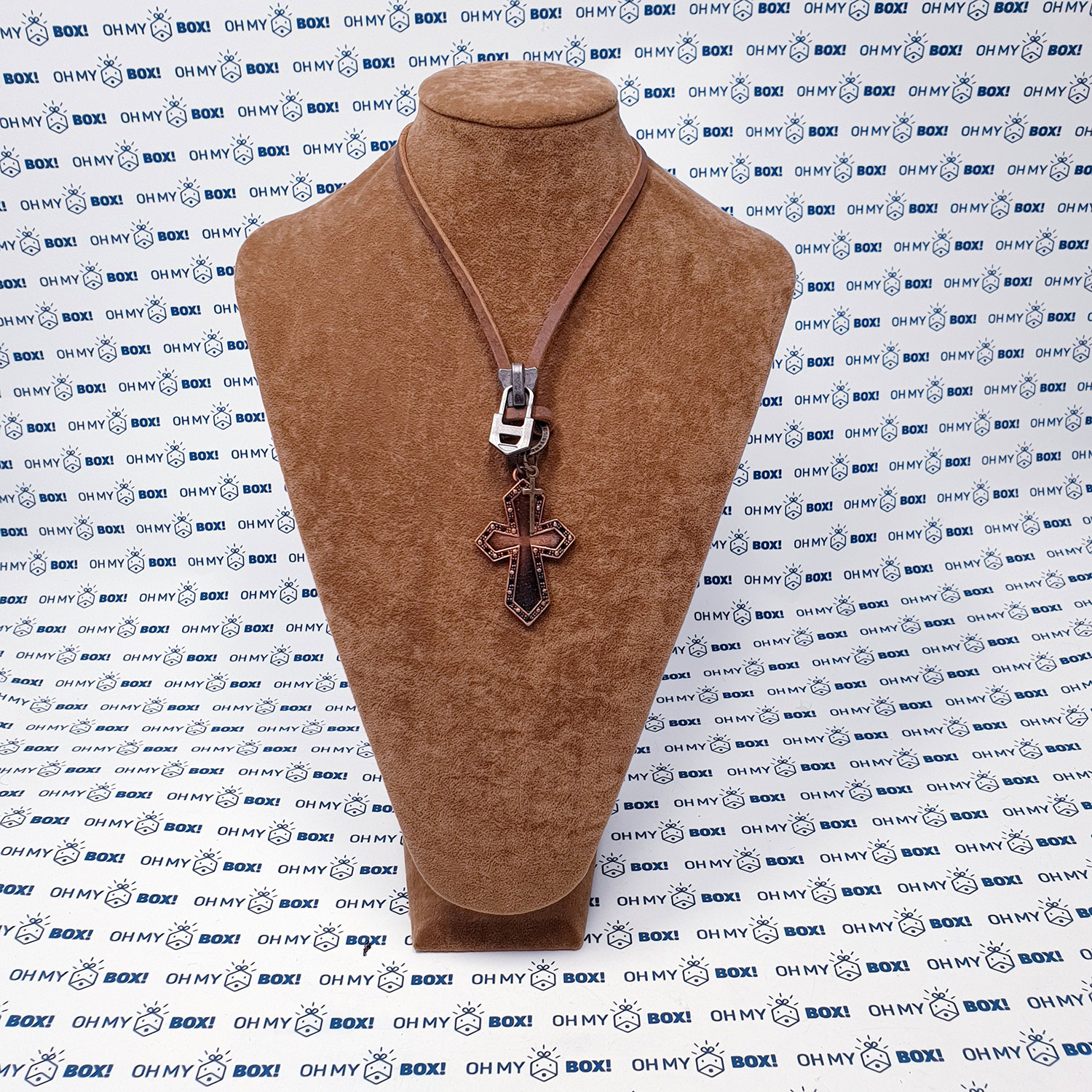 Long leather necklace with pendant