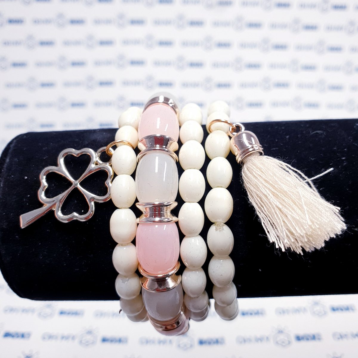 Bracelets * 4 - White and Pink