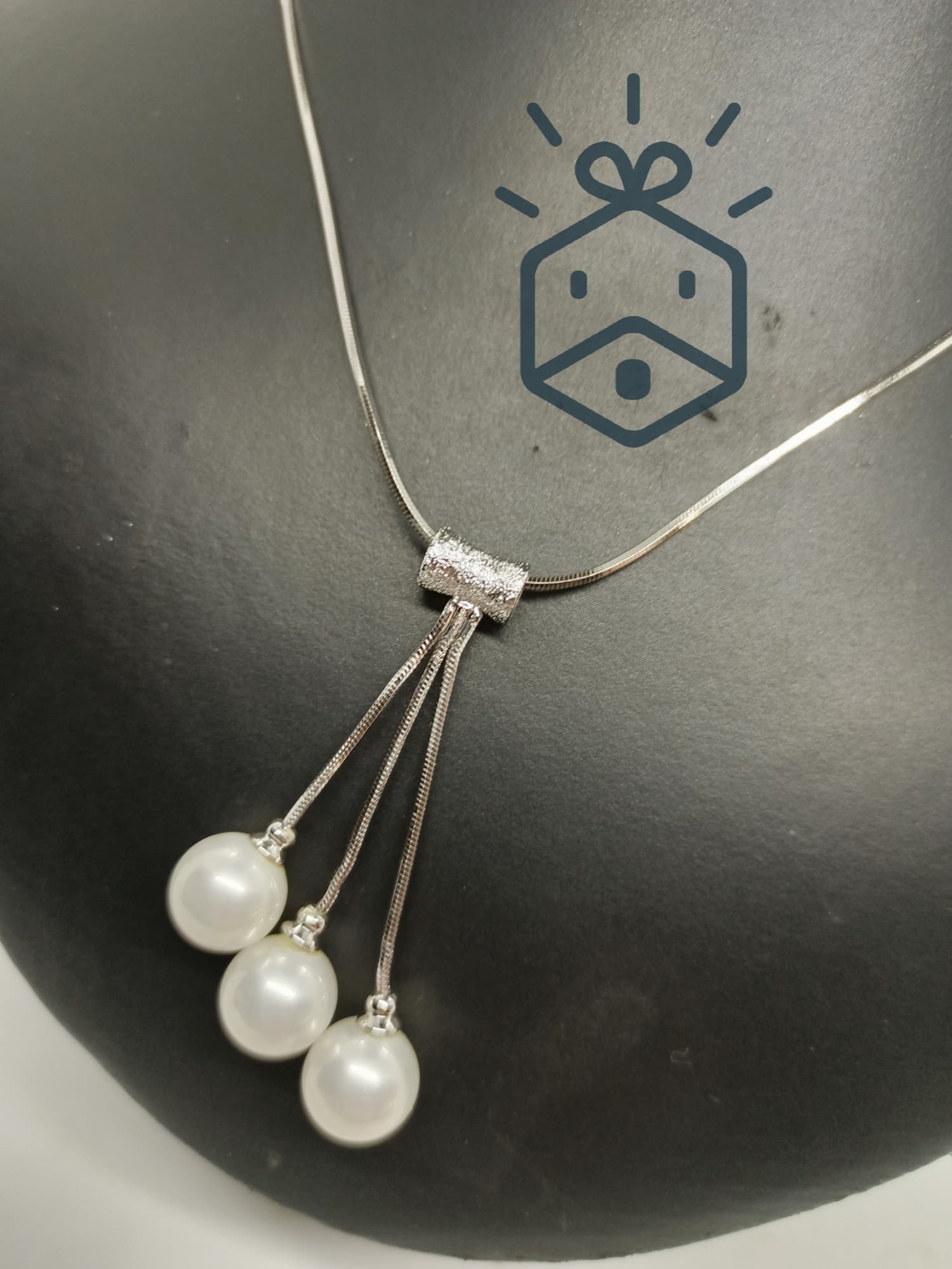 Necklace - 3 Pearls